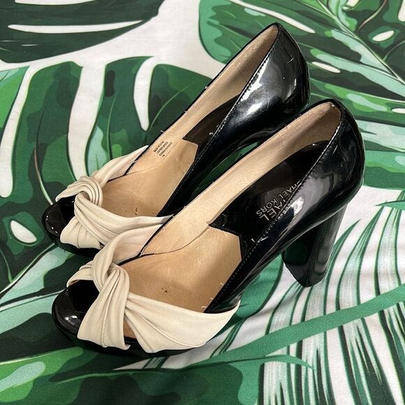 Michael Kors, black and white pumps - Picture 5 of 6